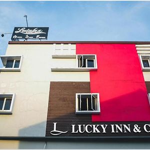 Reddoorz Plus At Lucky Inn Hotel Panakkukang Macáçar Exterior photo